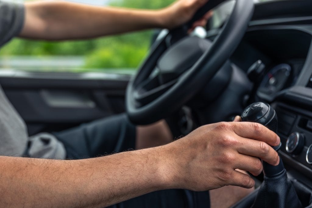 Erreurs fréquentes en voiture manuelle